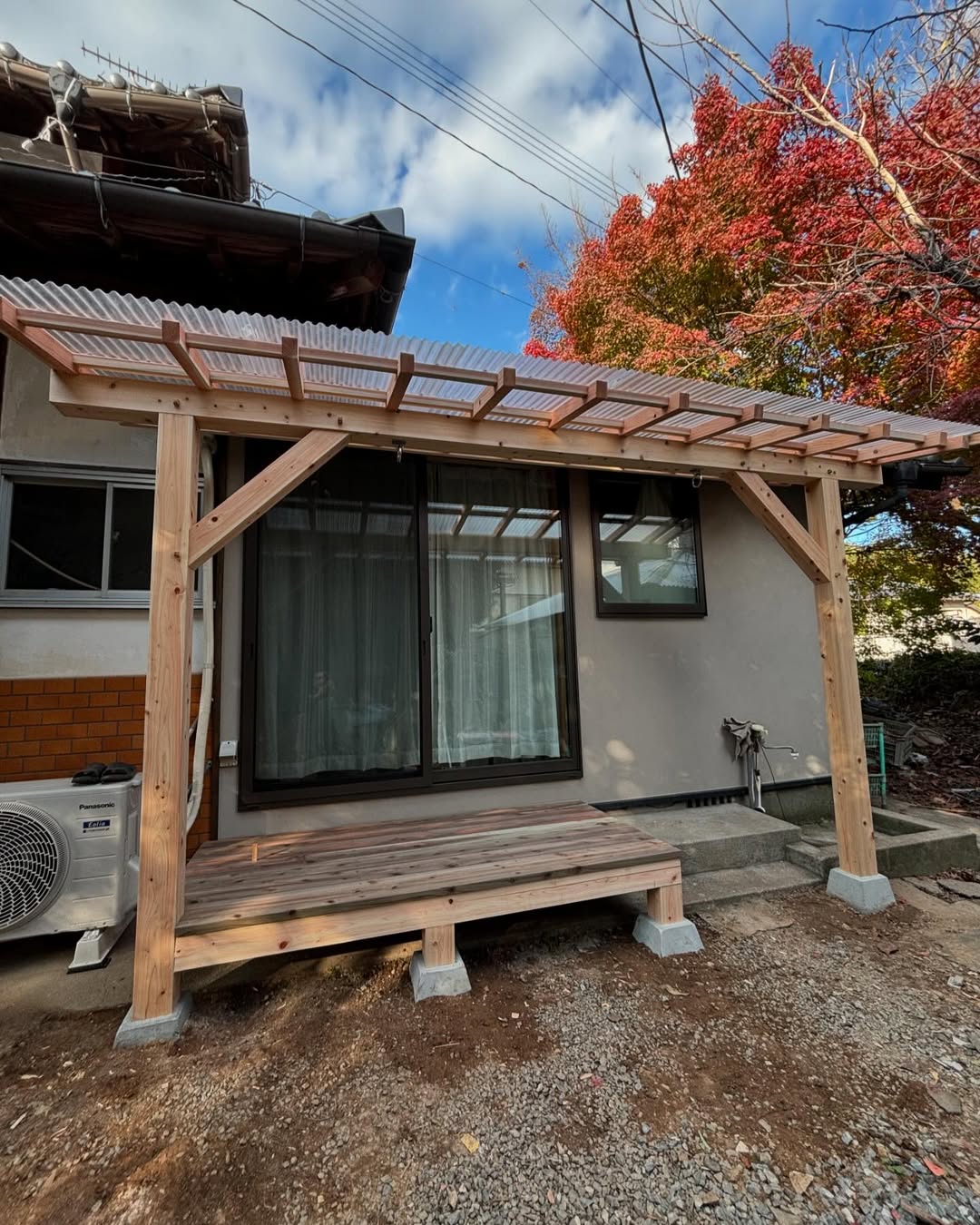 下屋とウッドデッキを作製しました!