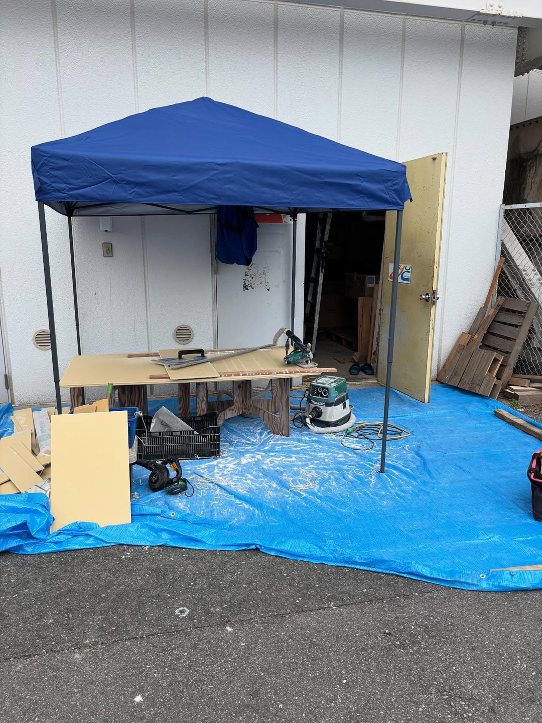 テナントの一部に事務所を作りました!