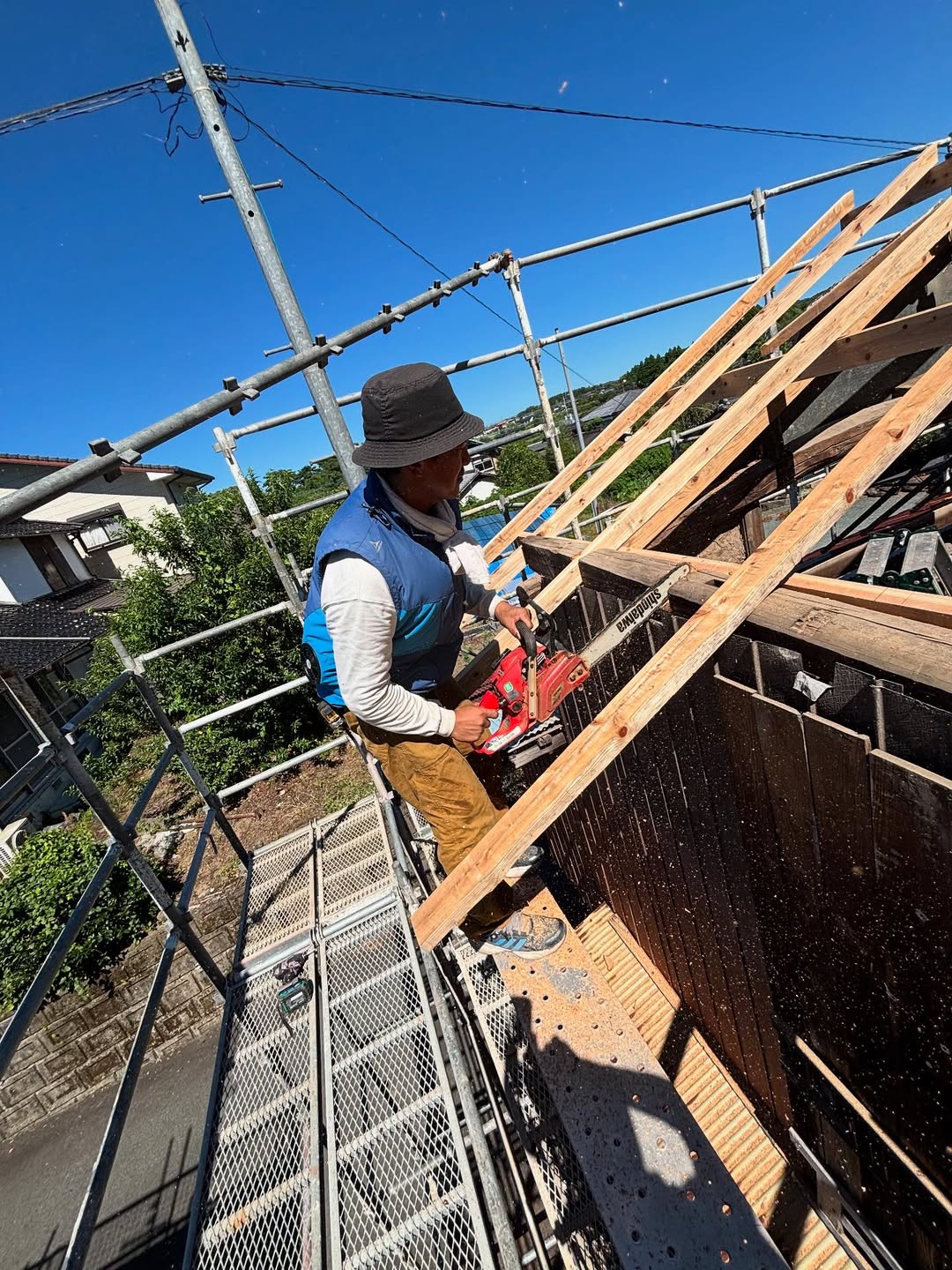 小屋の屋根のリフォーム