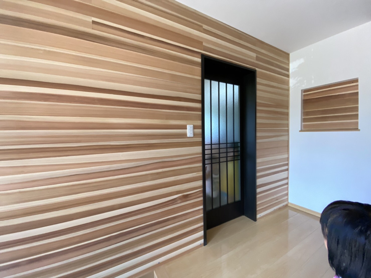 傷んだクロスを板張りに！