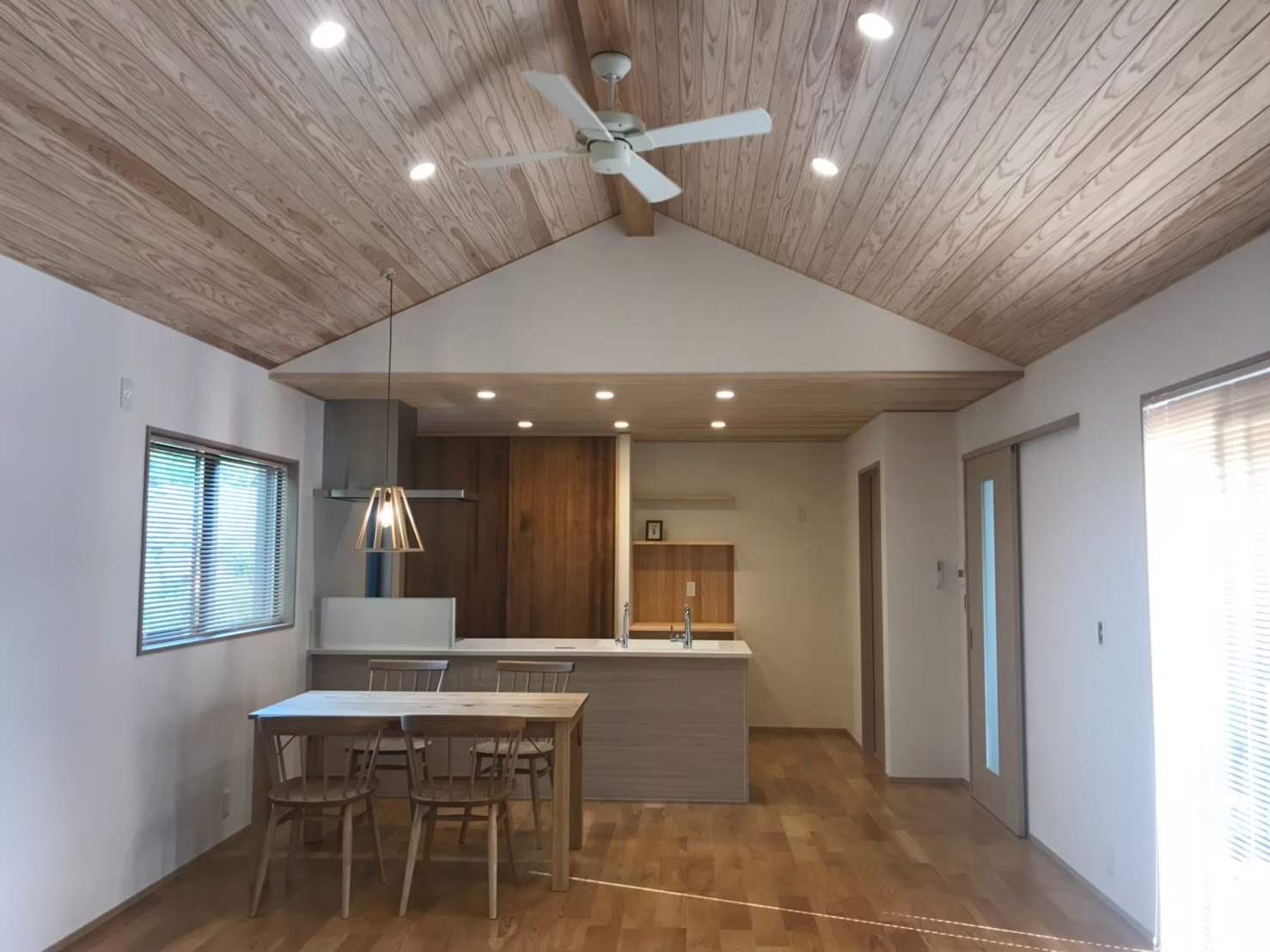 三角天井のお家