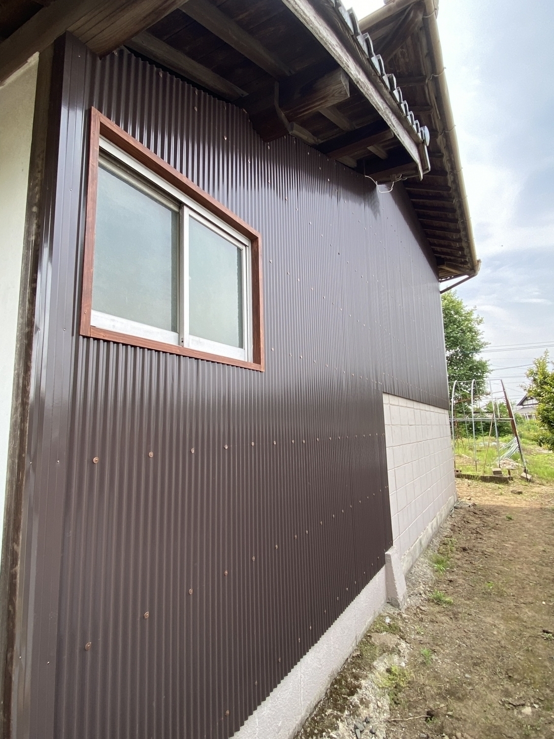 納屋の壁