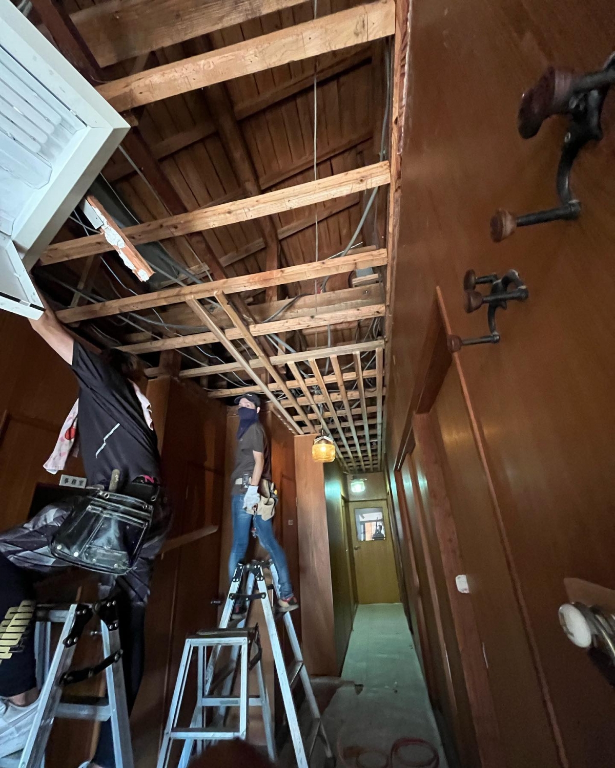 天井の張り替え工事とトイレのリフォームと照明の交換