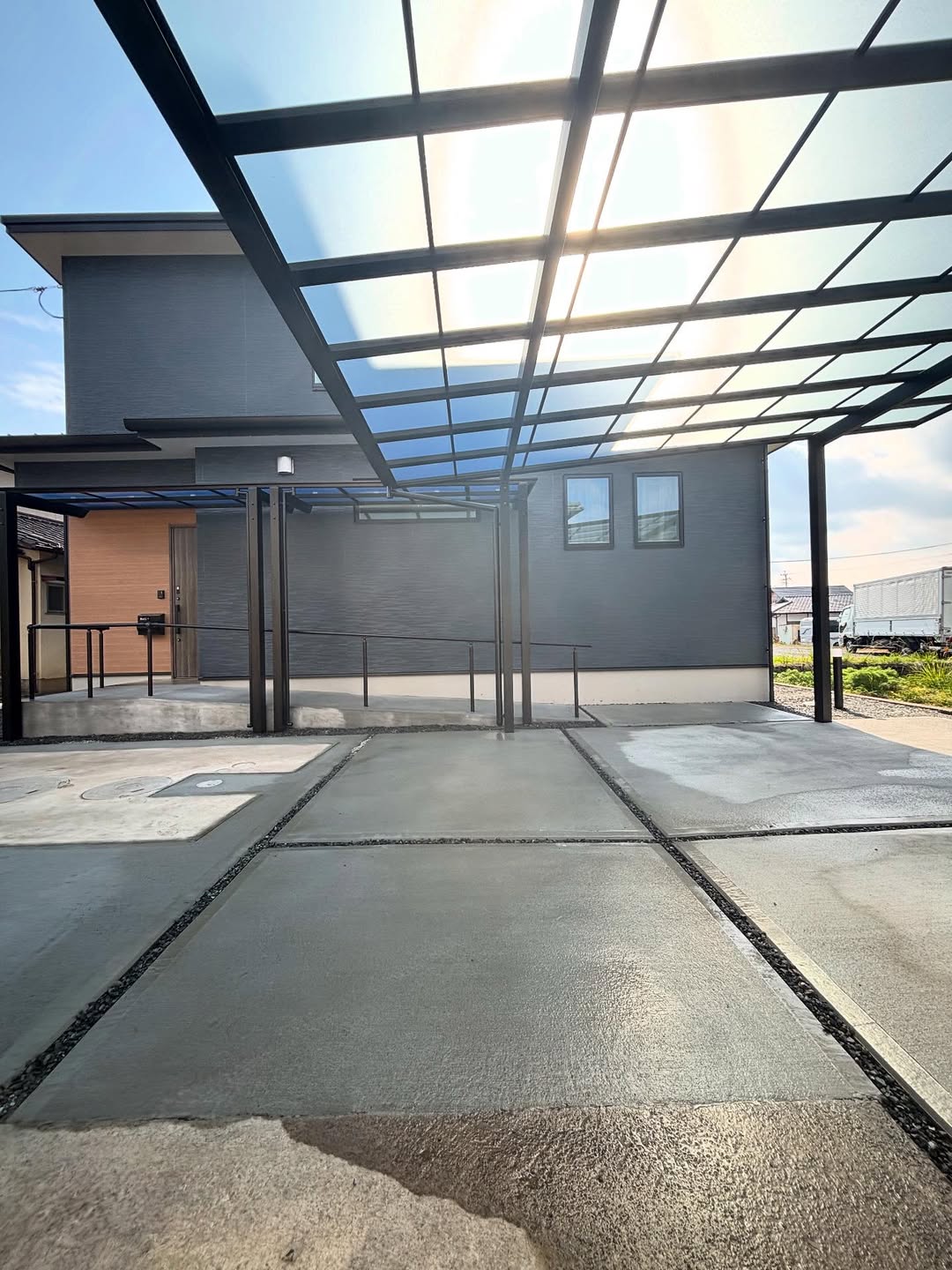 外構工事で敷地が豪華になり大変喜んでもらえました！