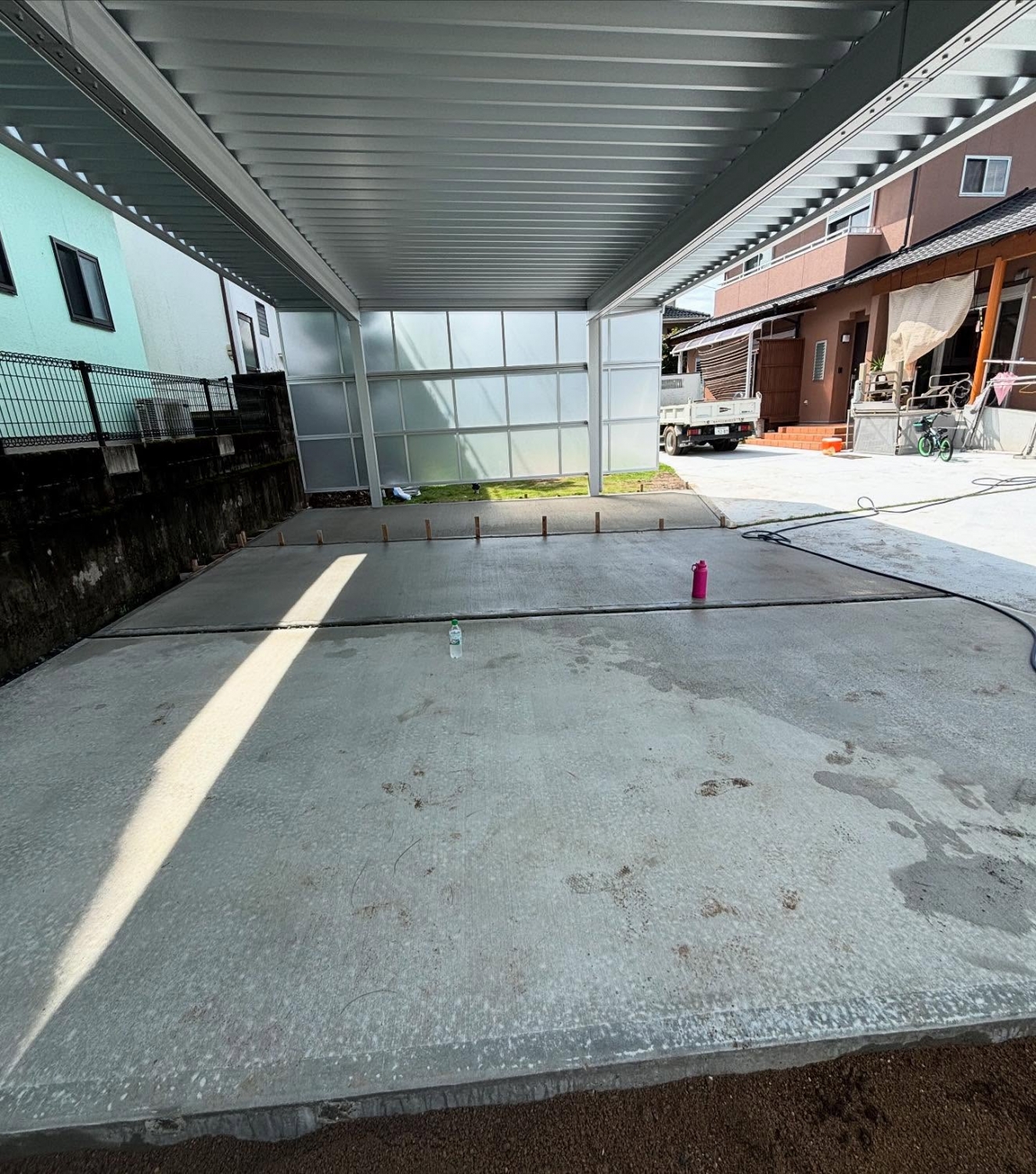 折半屋根カーポートを設置いたしました！