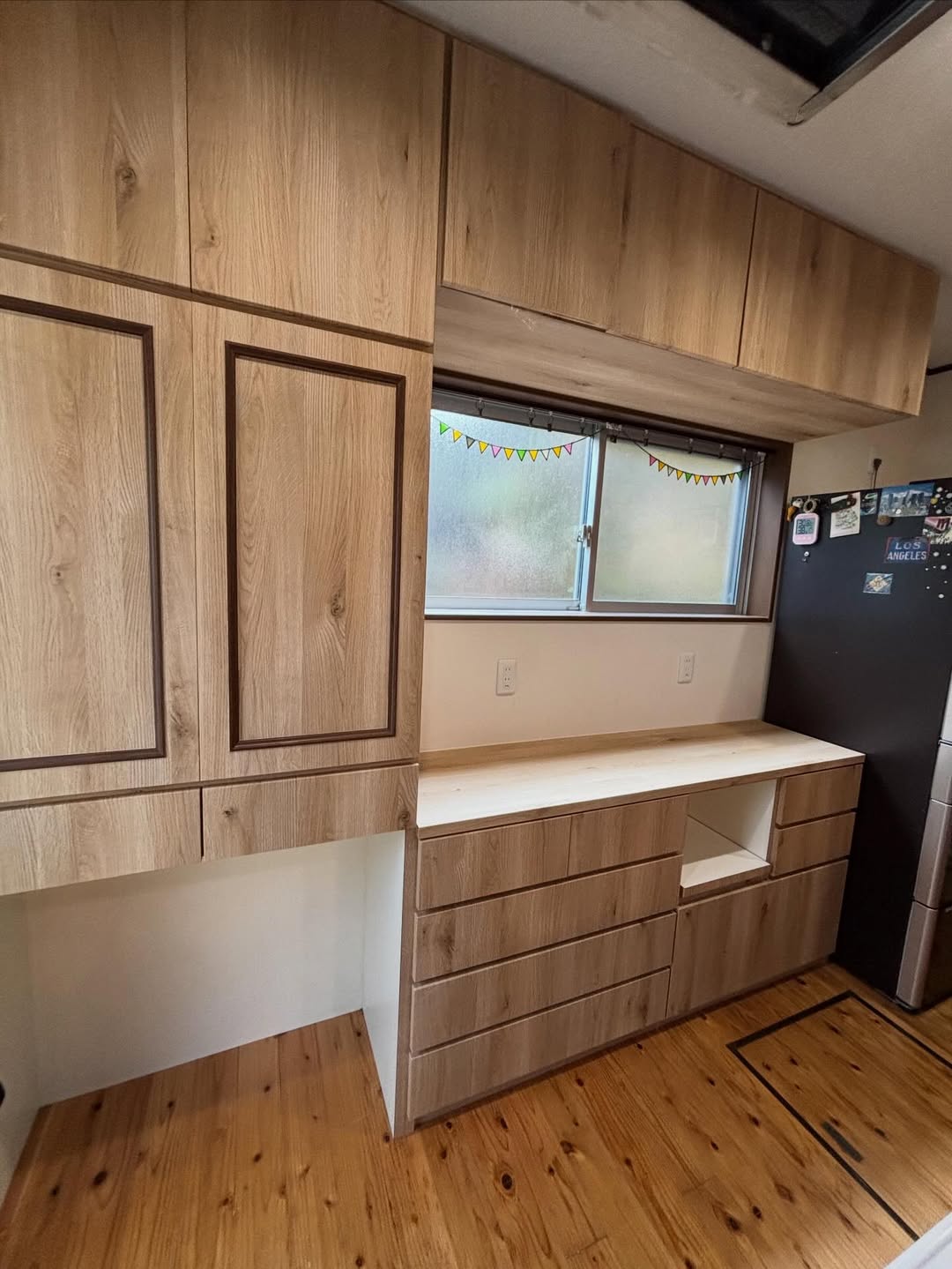 カップボードと建具のシート張り工事