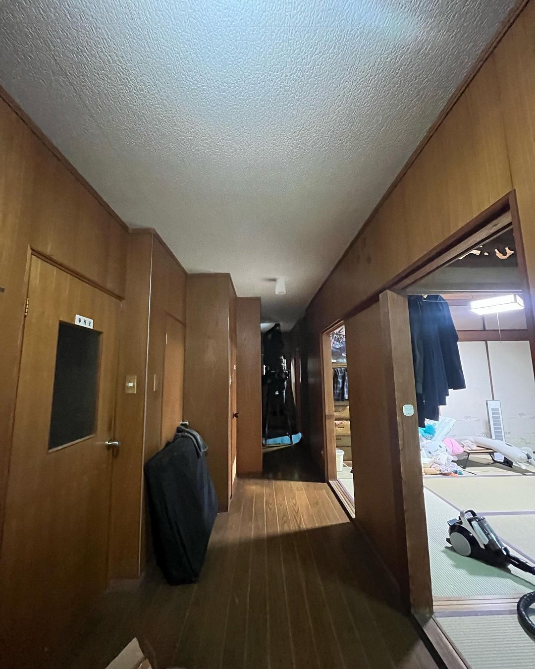 天井の張り替え工事とトイレのリフォームと照明の交換