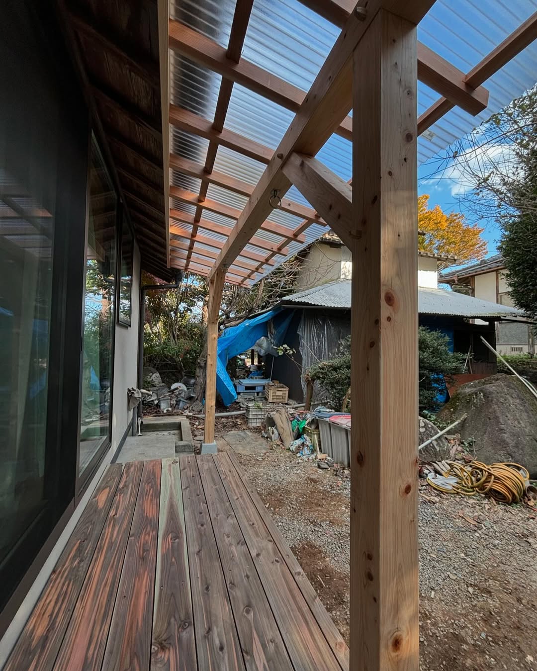 下屋とウッドデッキ