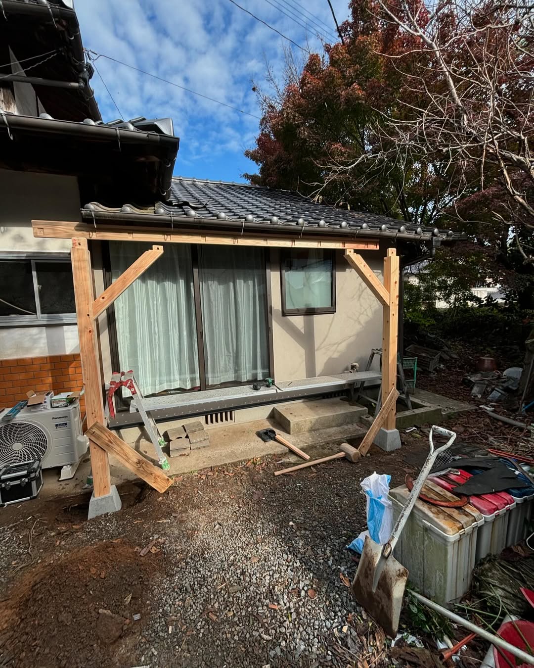 下屋とウッドデッキ