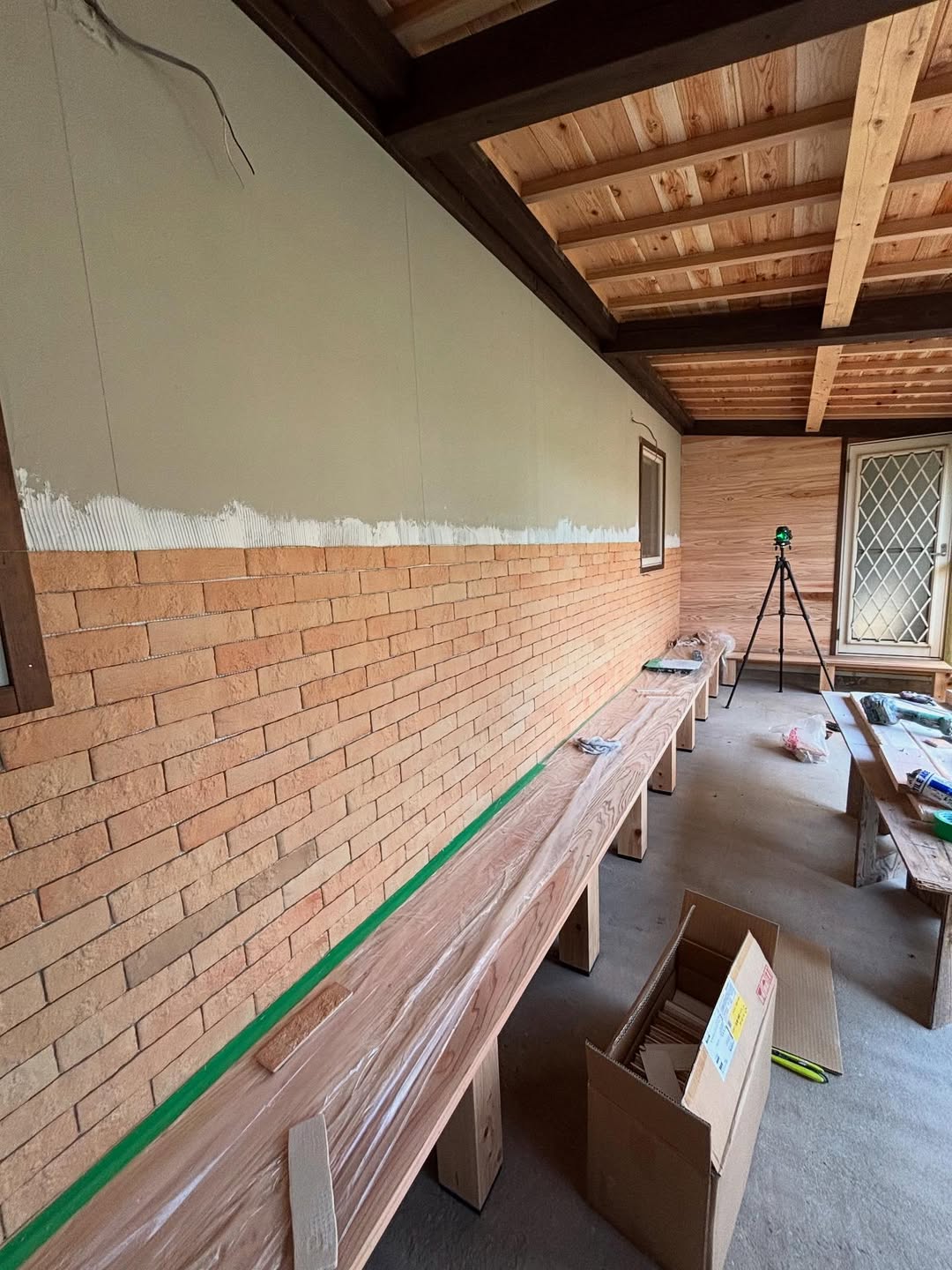 洗濯物干し部屋から軒下半外空間にリフォーム