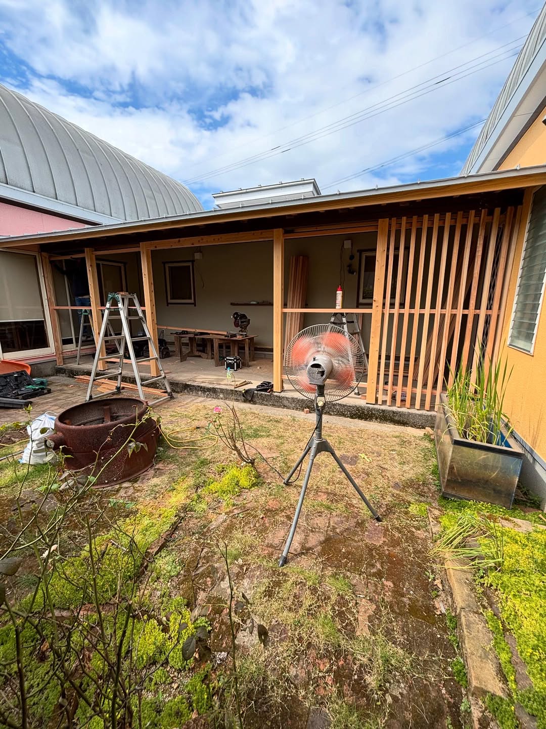 洗濯物干し部屋から軒下半外空間にリフォーム