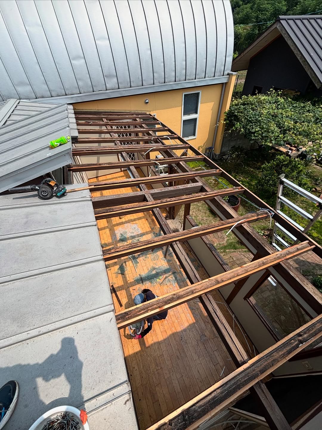 洗濯物干し部屋から軒下半外空間にリフォーム